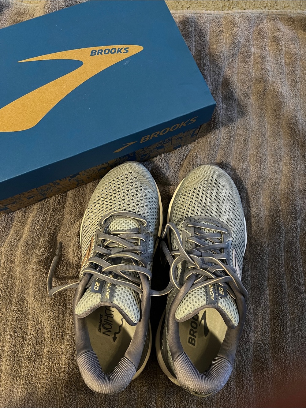 Women’s Brooks shoes never worn wide